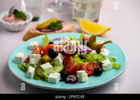 Geeksalat Mit Fetakäse Und Oliven Stockfoto