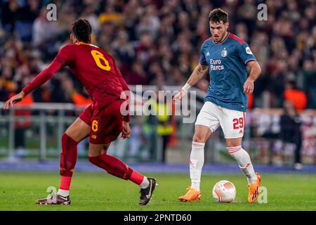 Rom, Italien. 20. April 2023. Santiago Gimenez von Feyenoord dribbelt mit dem Ball vor dem Viertelfinale der UEFA Europa League, 2.-teiliges Spiel zwischen AS Roma und Feyenoord im Stadio Olimpico am 20. April 2023 in (Foto von Andre Weening/Orange Pictures) Guthaben: Orange Pics BV/Alamy Live News Stockfoto