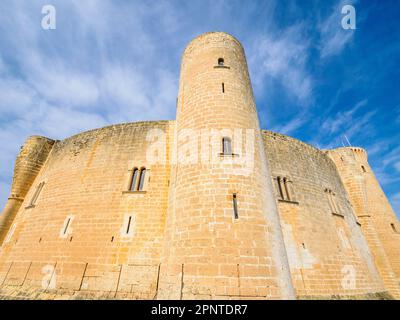 Schloss Bellver das Castillo de Bellver hoch oben auf einem Hügel mit Blick auf Palma de Mallorca auf den Balearen Spaniens Stockfoto