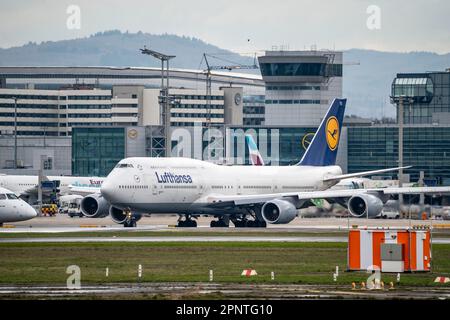 Flugzeug am Flughafen Frankfurt Main, FRA, Lufthansa Boeing 747, Jumbo Jet Stockfoto