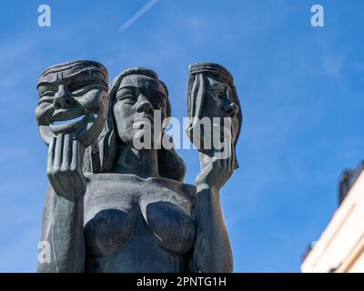 Bronzeskulptur von Thalia die Muse der Komödie und idyllischen Poesie des berühmten schwedischen Künstlers Bror Hjort ig in Norrköping, Schweden Stockfoto