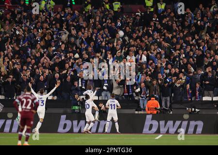 London, Großbritannien. 20. April 2023. Europa Conference League Football, Quartalsfinale Second Leg, West Ham United gegen KAA Gent; Hugo Cuypers von KAA Gent feiert, nachdem er in der 26.-minütigen Ausgabe 0-1 Punkte erzielt hat: Action Plus Sports/Alamy Live News Stockfoto