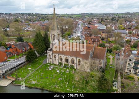 Die All Saints Church an der Themse, Marlow, Buckinghamshire aus der Vogelperspektive. UK. Stockfoto