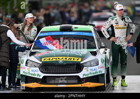 Zagreb, Kroatien. 20. April 2023. ZAGREB, KROATIEN - APRIL 20: Emil Lindholm aus Finnland und Reeta Hamalainen aus Finnland werden auf dem Startpodium während der WRC Kroatien Zeremonialfeier am 20. April 2023 in Zagreb, Kroatien, gesehen. Foto: Igor Soban/PIXSELL Credit: Pixsell/Alamy Live News Stockfoto