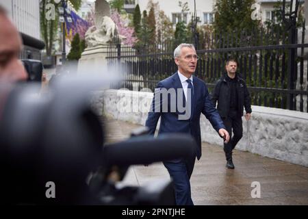 Kiew, Ukraine. 20. April 2023. Krieg in der Ukraine. NATO-Generalsekretär Jens Stoltenberg in Kiew am 20. April 2023. Treffen mit dem NATO-Generalsekretär in Kiew Credit: Das Präsidialbüro der Ukraine via/dpa/Alamy Live News Stockfoto