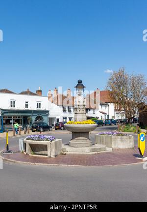 Roundabout Fountain, High Street, Thames Ditton, Surrey, England, Vereinigtes Königreich Stockfoto