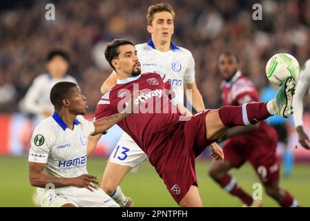 London, Großbritannien. 20. April 2023. Lucas Paqueta von West Ham United während des UEFA Conference League Quarter Final Second Leg Match zwischen West Ham United und K.A.A. Gent im London Stadium am 20. 2023. April in London, England. (Foto: Daniel Chesterton/phcimages.com) Kredit: PHC Images/Alamy Live News Stockfoto