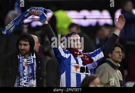 London, Großbritannien. 20. April 2023. Ein Gent-Fan beim West Ham gegen KAA Gent UEFA Europa Conference League Match im London Stadium Stratford. Kredit: MARTIN DALTON/Alamy Live News Stockfoto