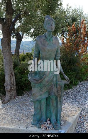 Die Frau des Sees (La donna del lago), Bronzestatue von Angiolino Aime, 2008 am Strand von Salò, Gardasee. Stockfoto