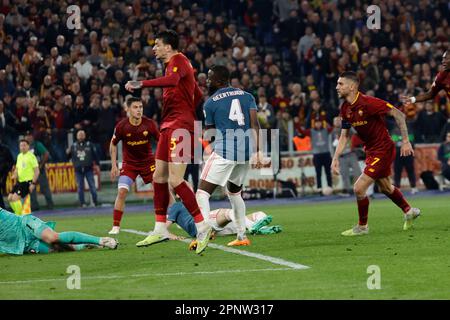 Rom, Italien. 20. April 2023. Olimpico Stadium, Rom, Italien, 20. April 2023, Lorenzo Pellegrini von AS Roma erzielt im Viertelfinale ihre 4. GOL - Roma gegen Feyenoord - Fußball Europa League Spiel Credit: Live Media Publishing Group/Alamy Live News Stockfoto