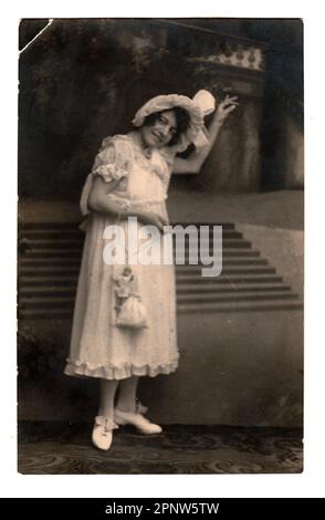 HODONIN, der Tschechoslowakischen Republik, ca. 1930: Vintage Foto zeigt ein junges Mädchen - vintage studio Foto, circa 1930. Stockfoto