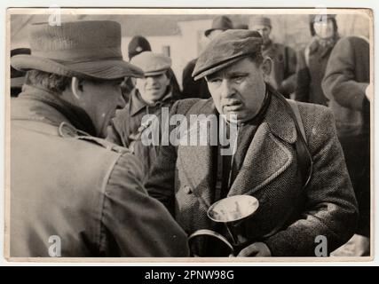 Der TSCHECHOSLOWAKISCHEN SOZIALISTISCHEN REPUBLIK, ca. 60er Jahre: Vintage Foto zeigt Männer nach der Jagd, ca. 1960er-Jahre. Stockfoto