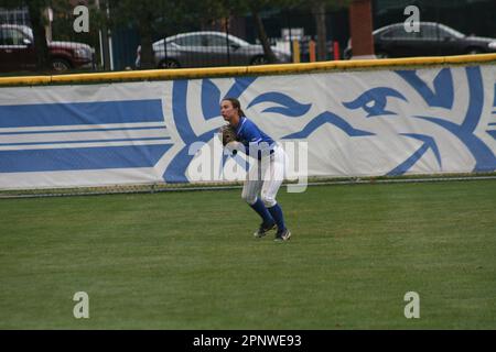 SLU Softball vs. Northern Illinois (Huskies) & Bradley (Braves) at St. Louis Universität. Stockfoto