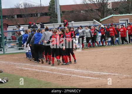 SLU Softball vs. Northern Illinois (Huskies) & Bradley (Braves) at St. Louis Universität. Stockfoto