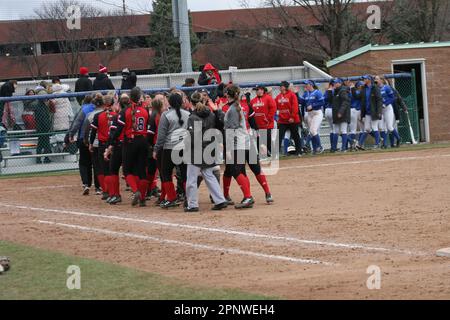 SLU Softball vs. Northern Illinois (Huskies) & Bradley (Braves) at St. Louis Universität. Stockfoto