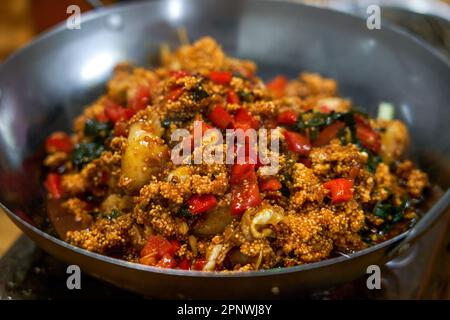 Ein würziges und köstliches Hunan-Gericht, Fischrogen und Fischtopf Stockfoto