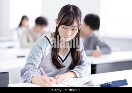 Schüler, die einen Kurs belegen Stockfoto