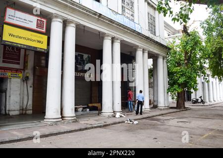 Delhi, Indien, März 31 2023 - berühmter Geschäftsbezirk Connaught Place, bekannt als CP Delhi, im Zentrum von Neu-Delhi, Indien mit Büros, Banken und Geschäften Stockfoto