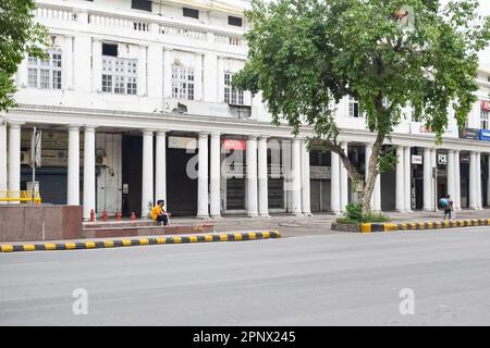 Delhi, Indien, März 31 2023 - berühmter Geschäftsbezirk Connaught Place, bekannt als CP Delhi, im Zentrum von Neu-Delhi, Indien mit Büros, Banken und Geschäften Stockfoto