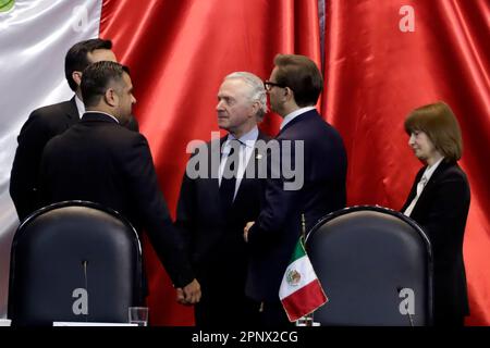 Nicht exklusiv: 20. April 2023, Mexiko-Stadt, Mexiko: Ukrainischer Botschafter in Mexiko, Oksana Dramaretska mit dem Präsidenten der Abgeordnetenkammer, Stockfoto