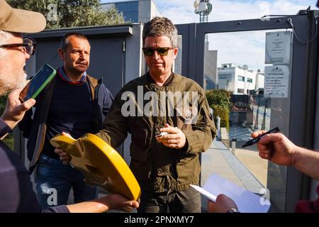 Mailand, Italien. 17. April 2023. Noel Gallagher wird am 17. April 2023 in Mailand, Italien, gesehen (Foto von Alessandro Bremec/NurPhoto). Kredit: NurPhoto SRL/Alamy Live News Stockfoto