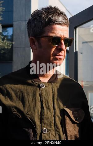 Mailand, Italien. 17. April 2023. Noel Gallagher wird am 17. April 2023 in Mailand, Italien, gesehen (Foto von Alessandro Bremec/NurPhoto). Kredit: NurPhoto SRL/Alamy Live News Stockfoto