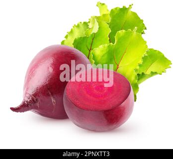 Isolierte Rote Beete. Ganze Rote Bete und halbe Rüben mit Blättern isoliert auf weißem Hintergrund mit Beschneidungspfad Stockfoto