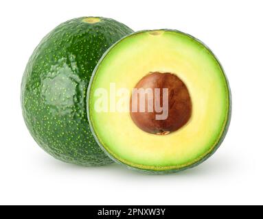 Isolierte Avocado. Ganze und eine halbe Avocado isoliert auf weißem Hintergrund mit Beschneidungspfad Stockfoto