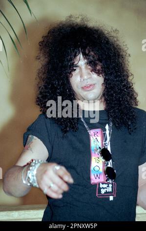 Mailand Italien 1995-03-22 : Gitarrist Slash während der Fotosession vor der Pressekonferenz Stockfoto