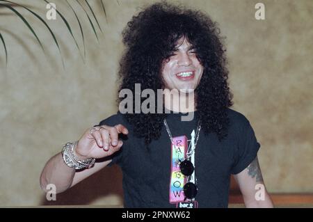 Mailand Italien 1995-03-22 : Gitarrist Slash während der Fotosession vor der Pressekonferenz Stockfoto