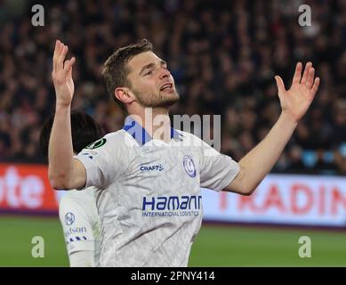 Hugo Cuypers von KAA Gent feiert sein Ziel beim Viertelfinale des Fußballspiels der UEFA Europa Conference League in der zweiten Liga zwischen West Ham United Agains Stockfoto