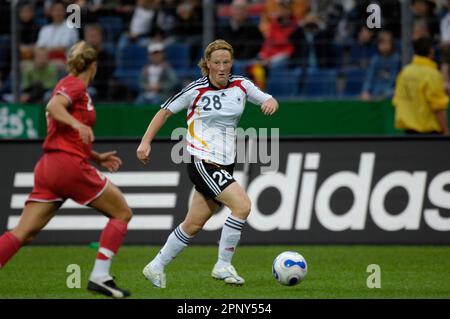 Melanie Behringer Aktion, Fußball EM Qualifikationsspiel Deutschland - Schweiz 7:0, 22.8.2007 in Koblenz, Fußball Frauen Nationalmannschaft Stockfoto