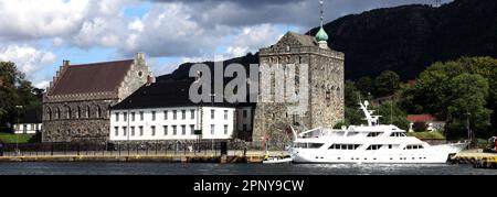 Die Befestigungsanlagen des Rosenkrantz-Turms und die Haakons-Halle, erbaut um 1560, Bergen City, Hordaland, Norwegen, Skandinavien Europa, Stockfoto