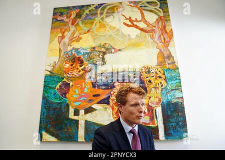 US-Sondergesandter für Wirtschaftsangelegenheiten in Nordirland, Kongressabgeordneter Joe Kennedy III. Anlässlich der internationalen Konferenz anlässlich des 25. Jahrestages des Abkommens zwischen Belfast und Karfreitag in der Queen's University Belfast. Bilddatum: Mittwoch, 19. April 2023. Stockfoto