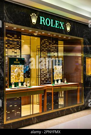 BANGKOK, THAILAND - 26. April 2022 : Rolex Storefront in Gaysorn Village. Rolex SA ist ein Schweizer Hersteller von Luxusuhren Stockfoto