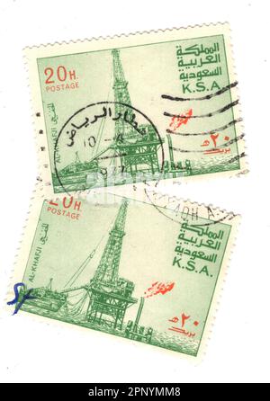 Klassische Briefmarken aus Saudi-Arabien isoliert auf weißem Hintergrund. Stockfoto