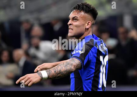 Lautaro Martinez vom FC Internazionale feiert seine Feier, nachdem er während des Champions League-Fußballspiels zwischen dem FC Internazionale an das Tor von 2-1 erzielt hat Stockfoto