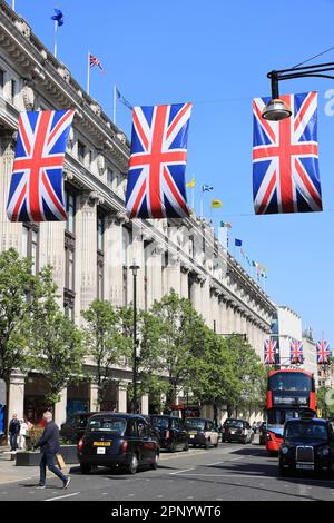 Der Union Jack Bunting ist in der Oxford Street, London, Großbritannien Stockfoto