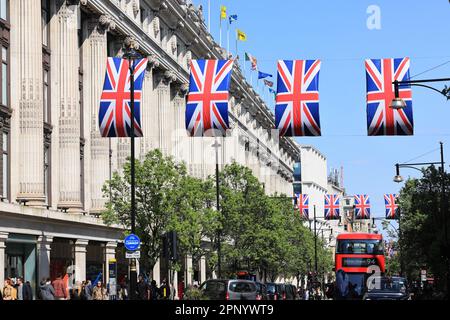 Der Union Jack Bunting ist in der Oxford Street, London, Großbritannien Stockfoto