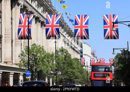 Der Union Jack Bunting ist in der Oxford Street, London, Großbritannien Stockfoto