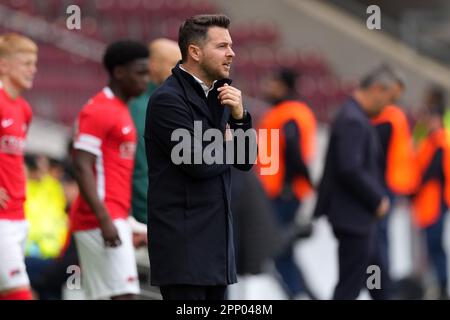 Genf, Schweiz. 21. April 2023. Genf, Schweiz. 21. April 2023. GENF - AZ Coach Jan Sierksma während des Halbfinalspiels der UEFA Youth League zwischen Sporting CP und AZ Alkmaar am 21. April 2023 im Stade de Geneve in Genf, Schweiz. ANP ED VAN DE POL Stockfoto