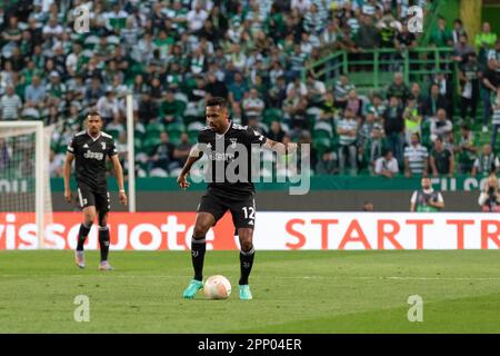 Lissabon, Portugal. 20. April 2023. 20. April 2023. Lissabon, Portugal. Alex Sandro (12), Verteidiger von Juventus aus Brasilien, in Aktion während des Spiels der 2. Leg of the Quarter-Finals für die UEFA Europa League, Sporting vs Juventus Credit: Alexandre de Sousa/Alamy Live News Stockfoto