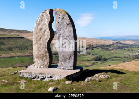 „Water Cut“, Skulptur von Michael Earnshaw, Mallerstang, Eden Valley, nahe Kirkby Stephen, Cumbria. Eine der Kunstwerke von „Eden Benchmark“. Stockfoto