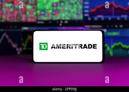 Ameritrade auf dem Börsenindex vor dem Hintergrund von Börsenkurven Stockfoto