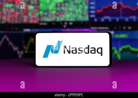 nasdaq-Börsenindex vor dem Hintergrund von Börsenkurven Stockfoto