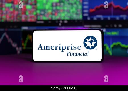 Ameriprise Financial on Stock Market Index vor dem Hintergrund von Börsenkurven Stockfoto