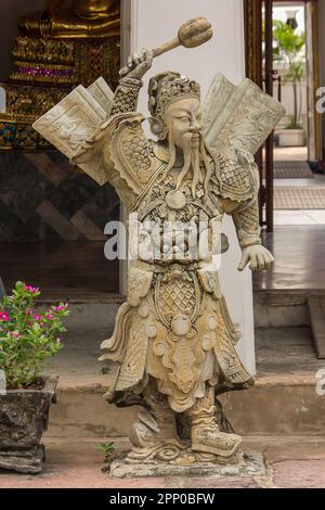 Chinesische Götter aus Steinen im chinesischen Stil in thailändischen Tempeln geschnitzt Stockfoto