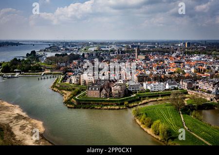 GORINCHEM - ein Drohnenfoto der historischen Mühle von Gorinchem. Die nationale Ankunft von Sinterklaas findet dieses Jahr in dieser befestigten Stadt in Südholland statt. ANP ROB ENGELAAR niederlande raus - belgien raus Stockfoto