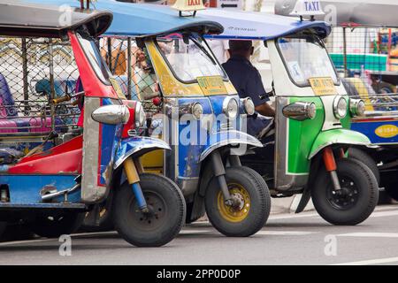 Tuk Tuk in einem Auto, das einzigartig in Thailand ist Stockfoto