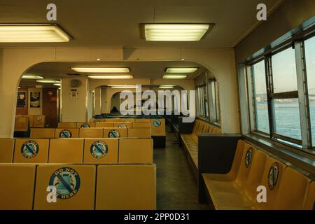 Innenraum der Kabine auf der Staten Island Ferry, Staten Island, New York Stockfoto